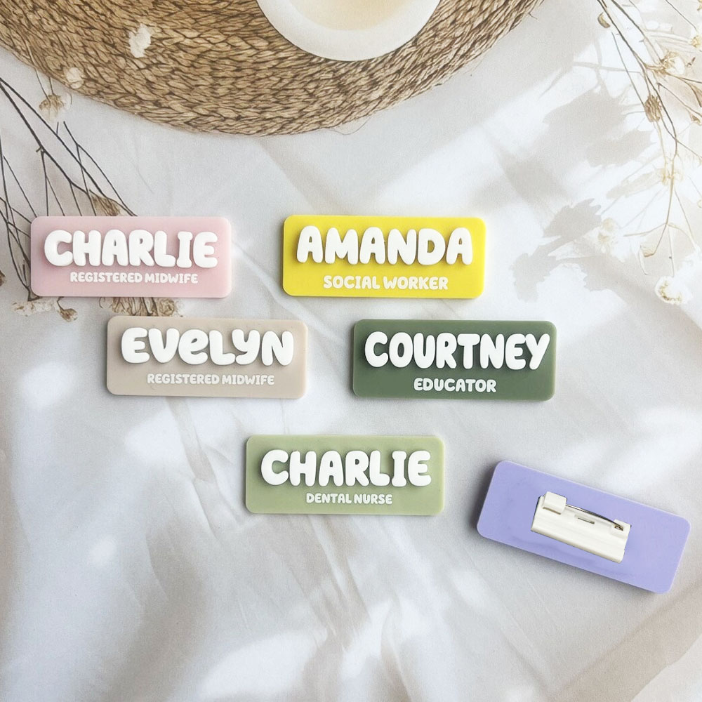 Vintage Fashion Names - เข็มกลัดชื่อสั่งทำ ป้ายชื่ออะคริลิคแบบกำหนดเอง สำหรับพยาบาล แพทย์ ครู ของขวัญพิเศษสำหรับบริษัท/งาน