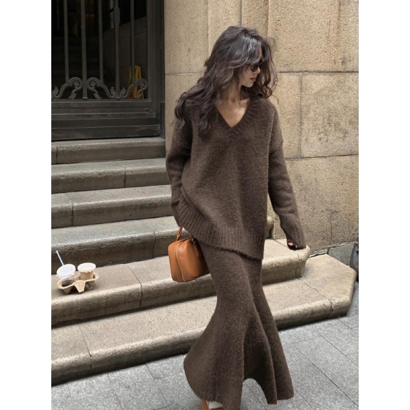 V Vintage Fashion - ชุดเซ็ตเสื้อสเวตเตอร์ถักไหมพรมและกระโปรงสำหรับผู้หญิง ฤดูหนาว คอวี วินเทจ ชุดเซ็ต 2